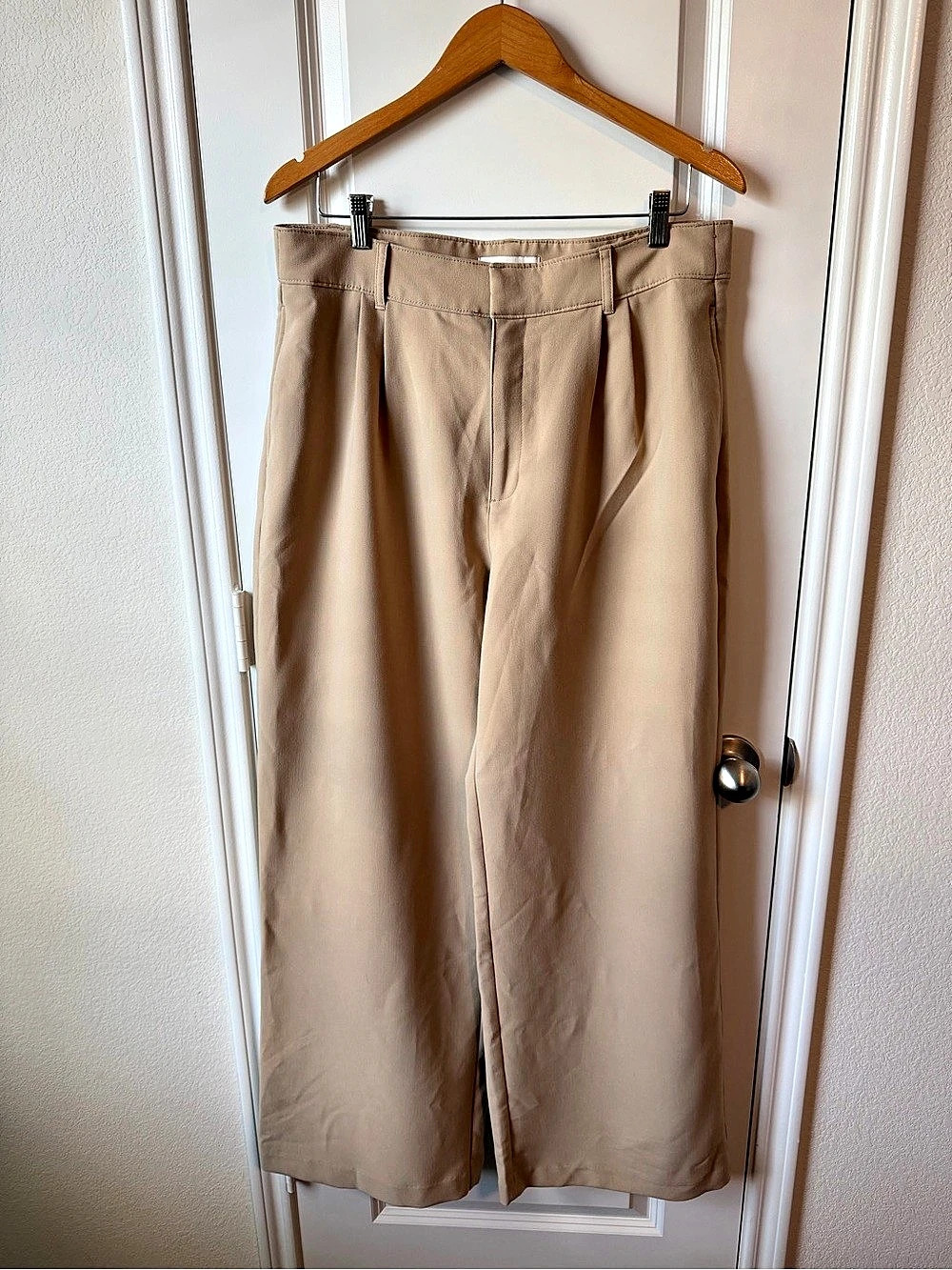 Abercrombie & Fitch Tailored Wide Leg Pant Beige